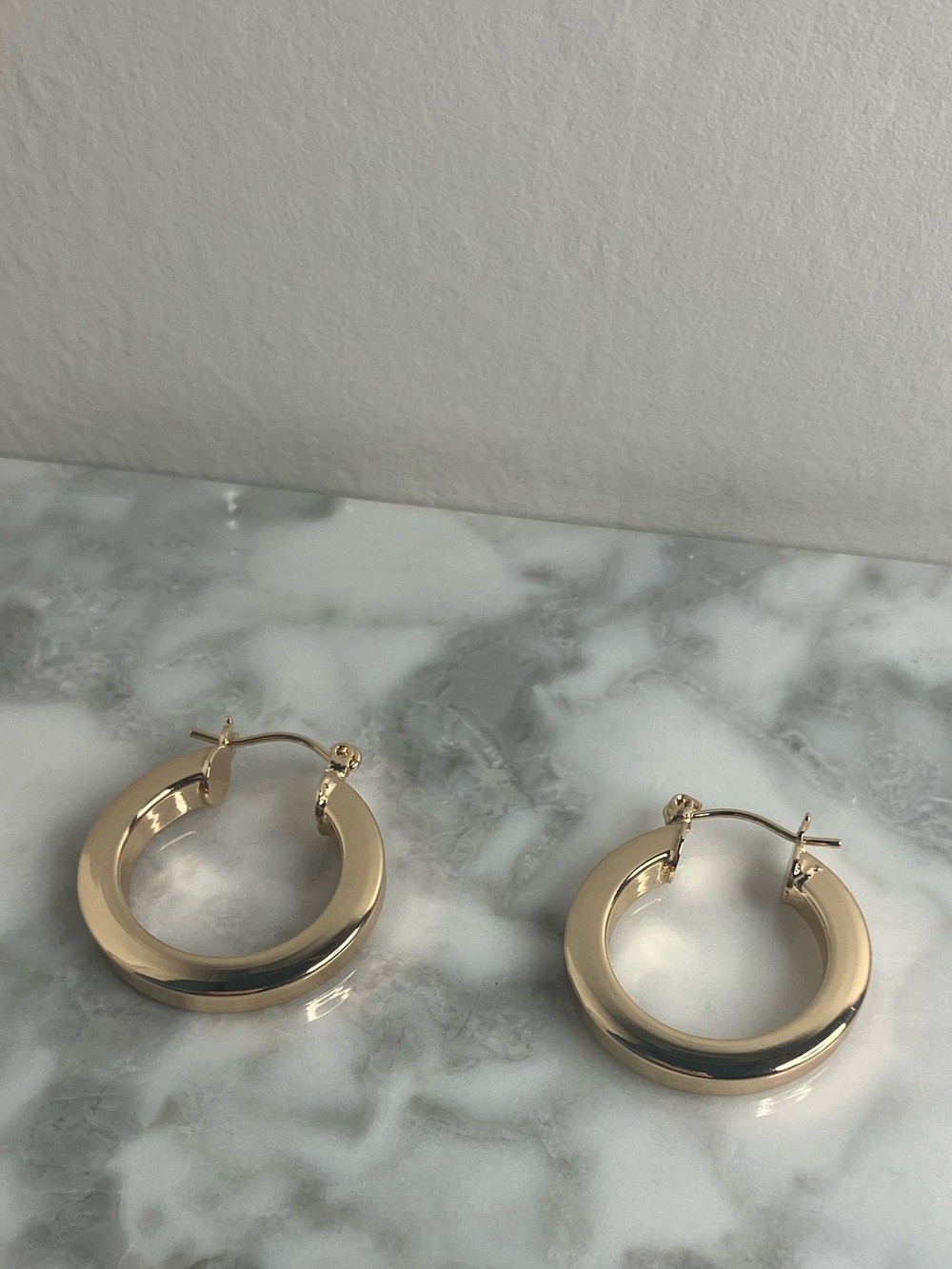 14K Gold Plated 25mm Smooth Hoop Earrings | Classic Hinged Hoops